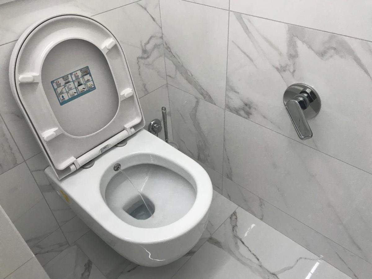 Tra Le Torri B&B - Ampia Stanza Privata In Appartamento Con Bagno Privato Accessibile Da Corridoio Bologna Eksteriør bilde