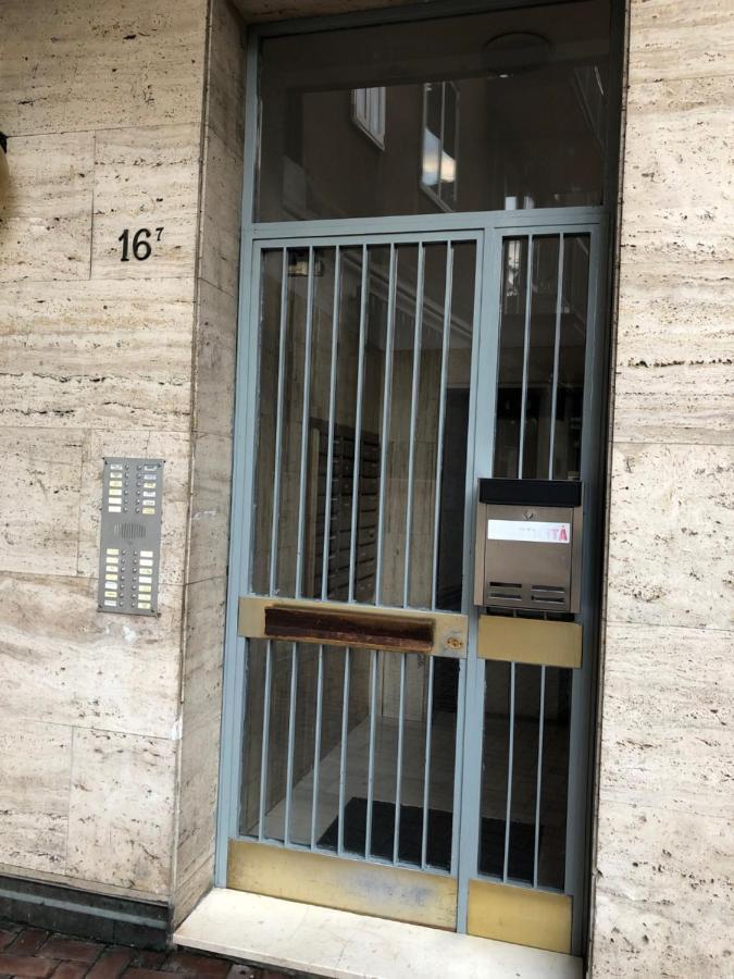 Tra Le Torri B&B - Ampia Stanza Privata In Appartamento Con Bagno Privato Accessibile Da Corridoio Bologna Eksteriør bilde